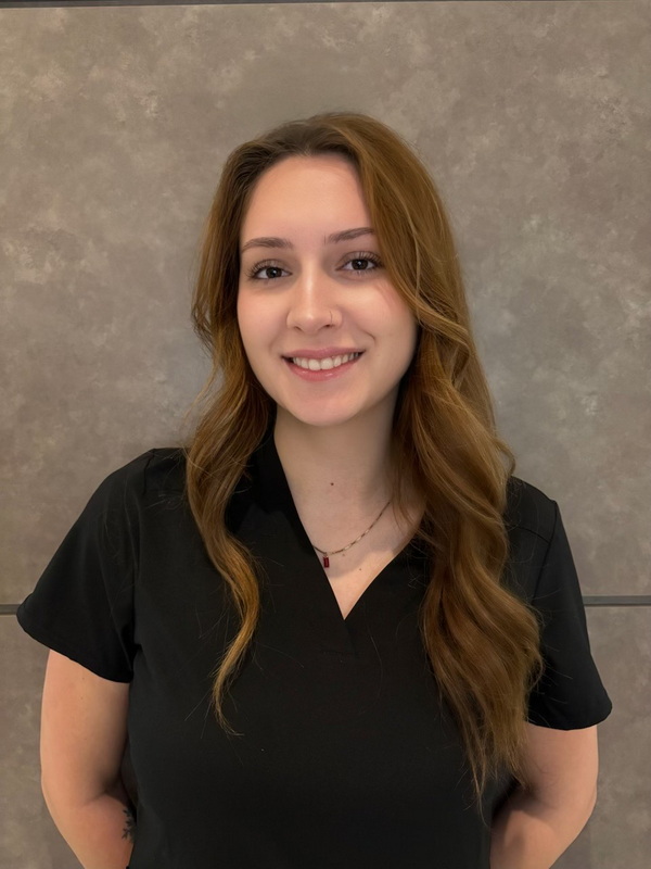 Halle - Receptionist